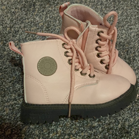 Toddler pink boots, preloved. - Picture 3 of 4